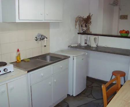 Chrisanthi Apartment *